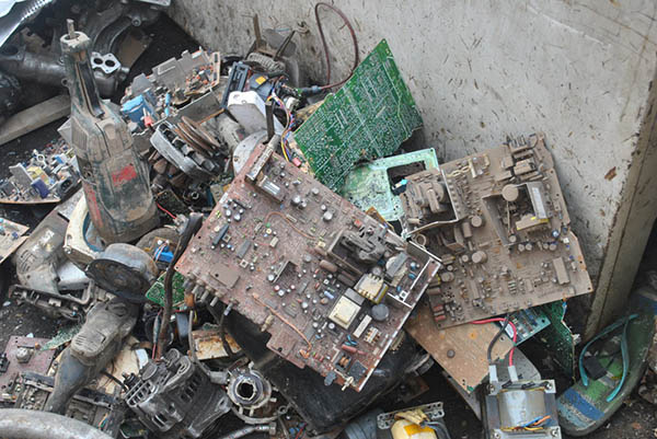 A photograph of dirty and discarded hardware.