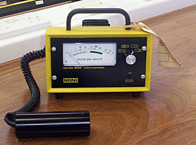 Image of Geiger counter and monitor