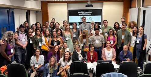 Picture of the group of people who participated in the seminar room.