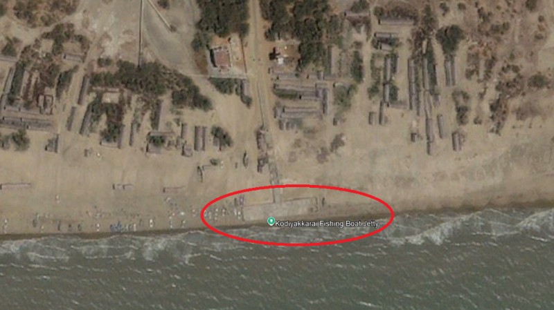 Google Earth image from 2002 showing vague outlines of a T-Jetty with sand and silt traces on the T-Jetty. There are unaligned construction on the either side of the T-jetty.