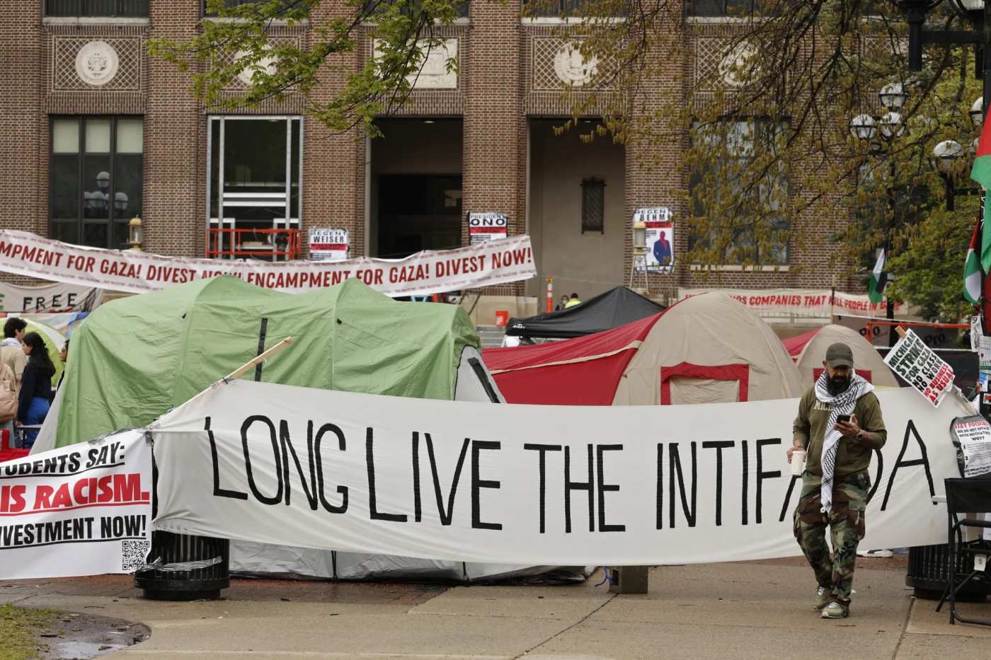 Photo by JEFF KOWALSKY/AFP via Getty Images, sourced by Max Alvarez of the Real News Network.